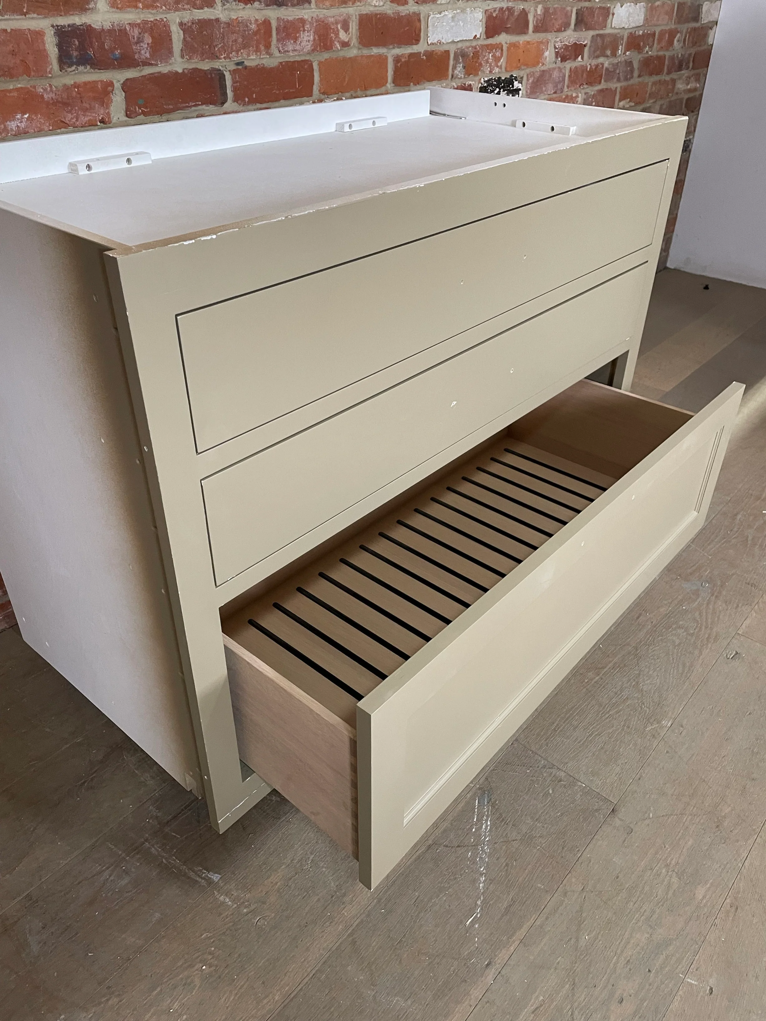 Henley 1120 Drawer Base Cabinet - Lead Light - Image 4